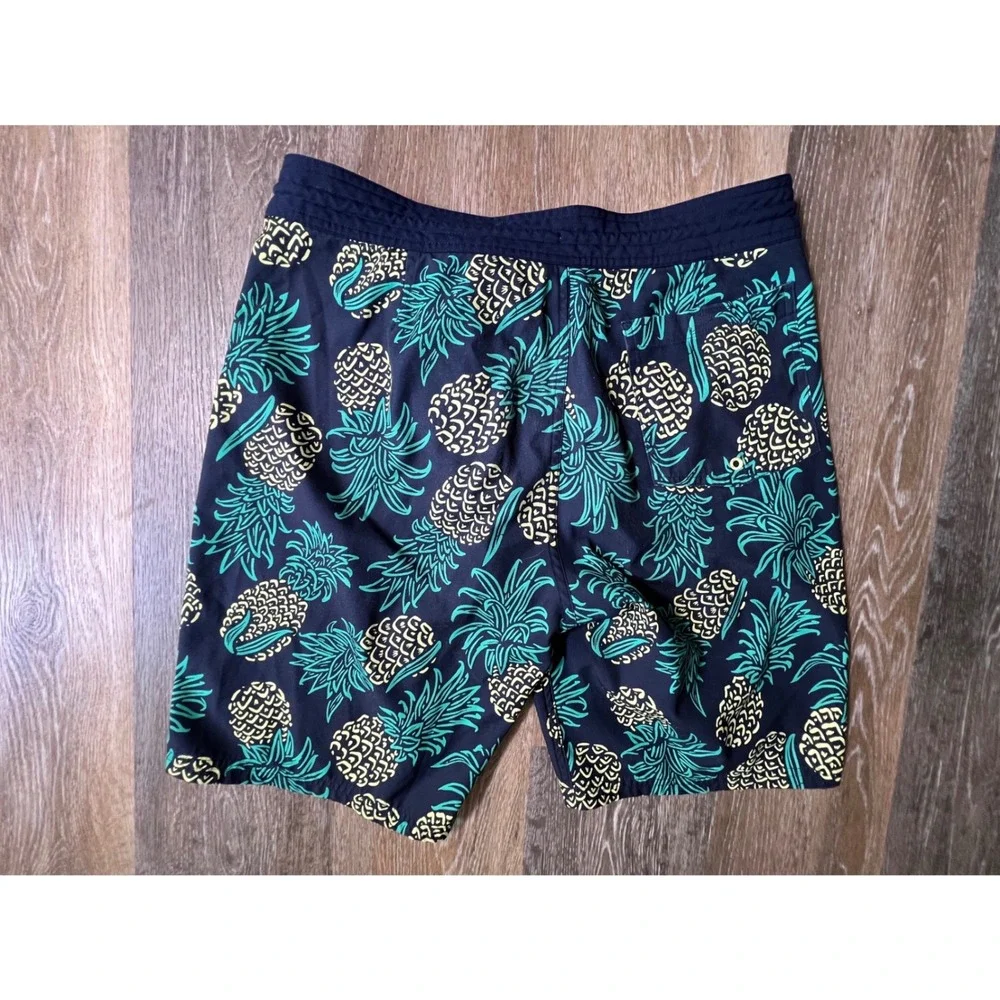 Old Navy Board Shorts Mens 32 Navy Blue Pineapple Print Excellent Tropical Swim